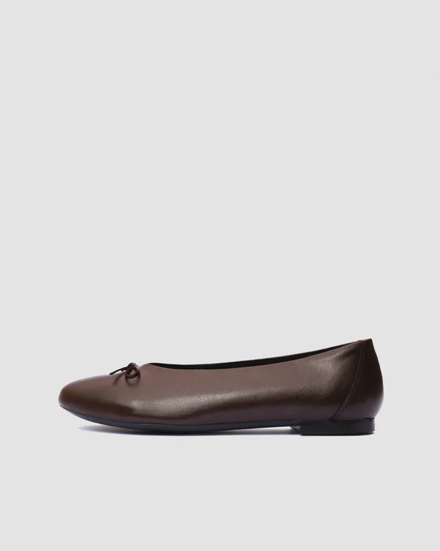 Mossy Pumps Czekoladowe, ze skóry roślinnej — BOHEMA