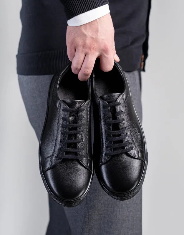 Sneakersy Czarne — CLUE