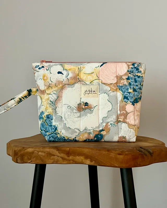 Kosmetyczka łąka — Jesko Studio