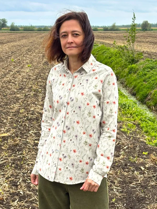 Naturalna koszula damska w kwiatki z długim rękawem — KOMBINAT