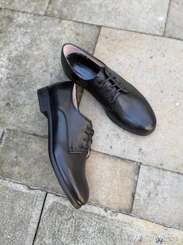 Czarne półbuty Amy — Konopka Shoes