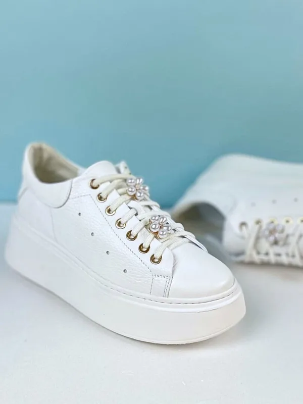 Białe sneakersy Lusi — Konopka Shoes