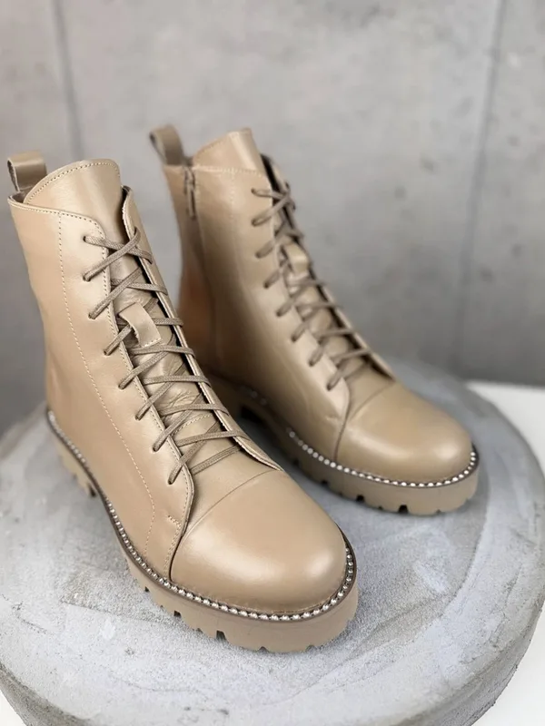 Beżowe botki Adelin — Konopka Shoes