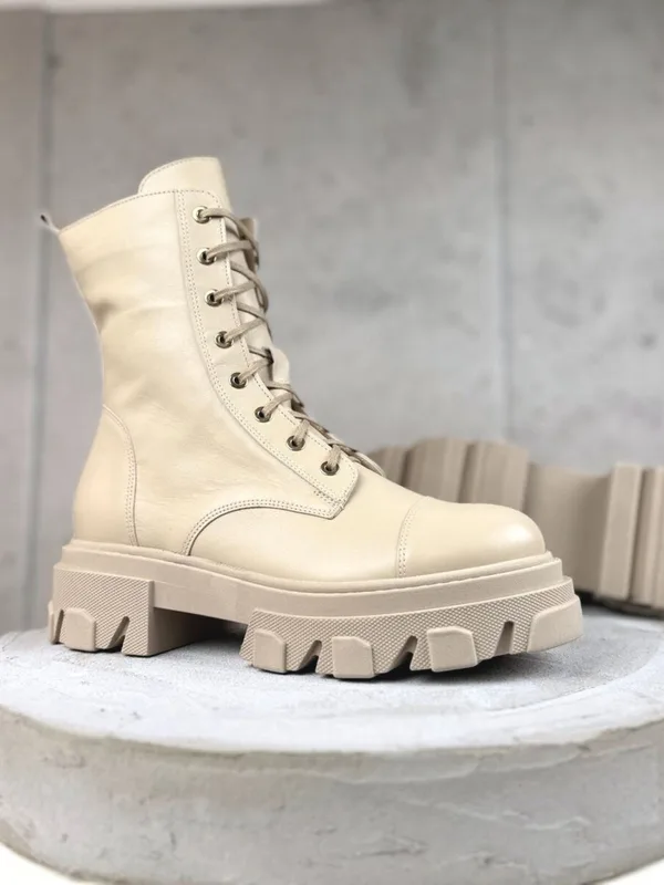 Beżowe botki Adelin — Konopka Shoes