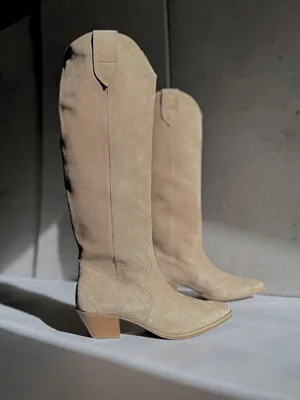 Beżowe kowbojki Else — Konopka Shoes