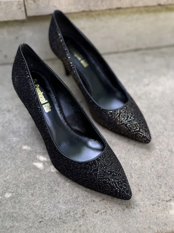 Czarne szpilki Varia — Konopka Shoes
