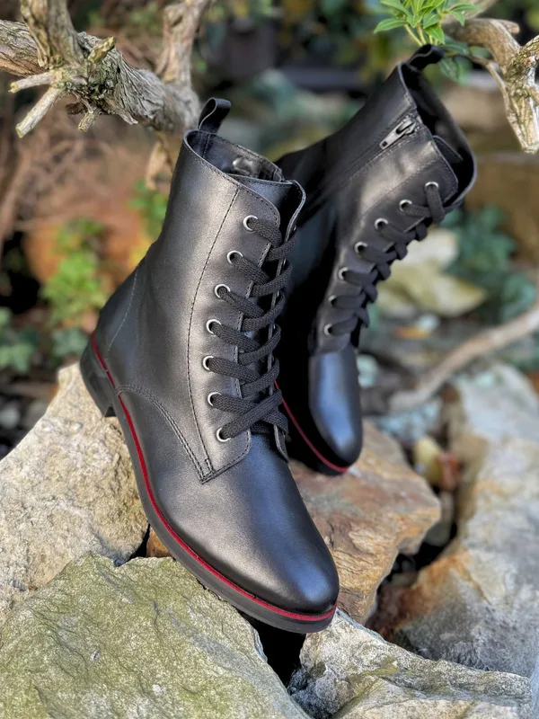 Czarne botki Cornelie — Konopka Shoes