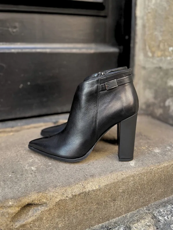 Czarne botki Magni — Konopka Shoes