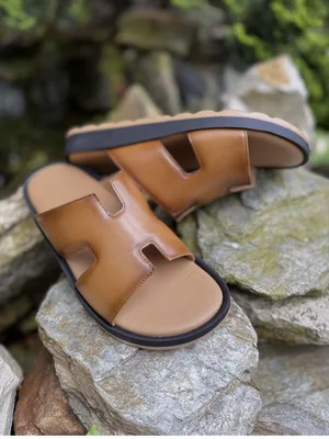 Brązowe klapki Leon — Konopka Shoes