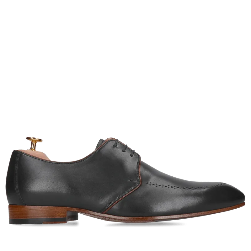 Czarne półbuty Kevin Gold Collection — Konopka Shoes