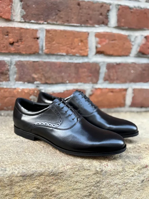 Czarne półbuty Tobias — Konopka Shoes