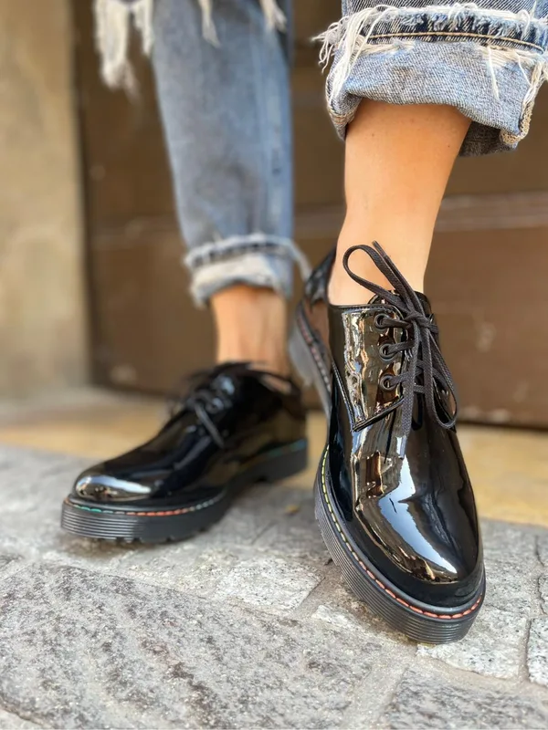 Czarne półbuty Norene — Konopka Shoes