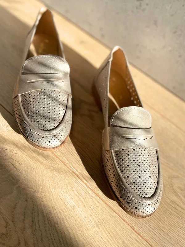 Złote loafersy Julia — Konopka Shoes