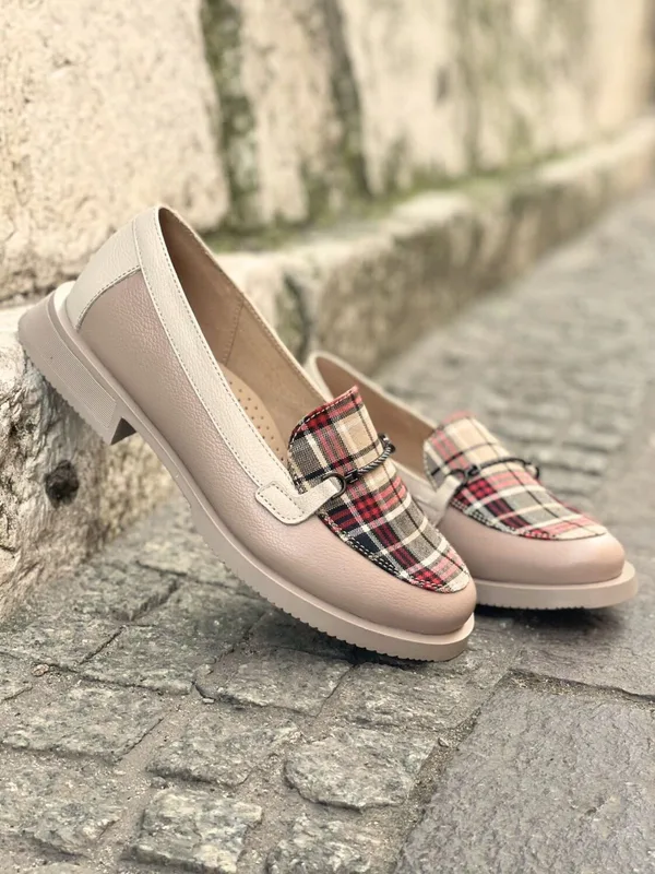 Beżowe loafersy Julia — Konopka Shoes