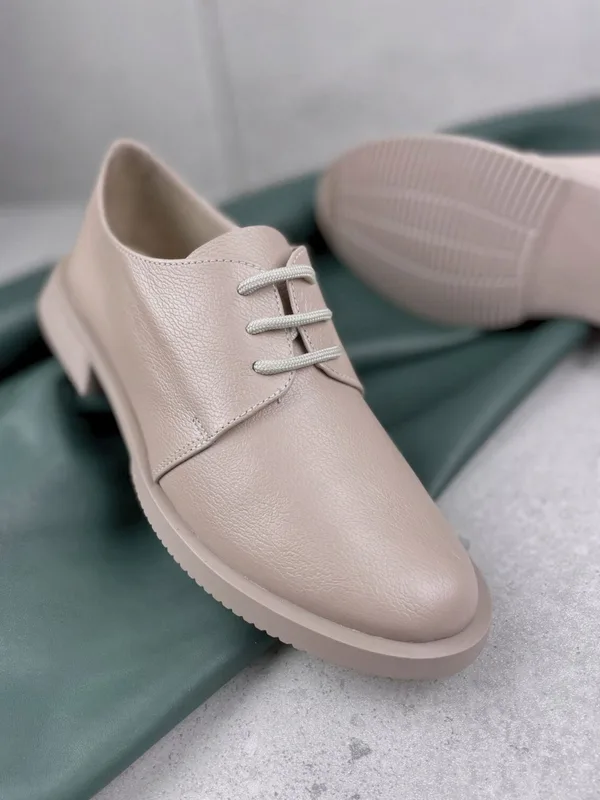 Beżowe półbuty Julia — Konopka Shoes