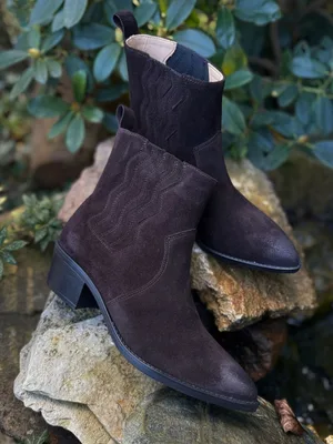 Brązowe kowbojki Carmen — Konopka Shoes