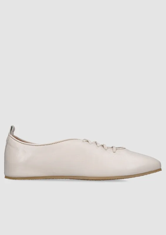 Beżowe półbuty Luisa — Konopka Shoes