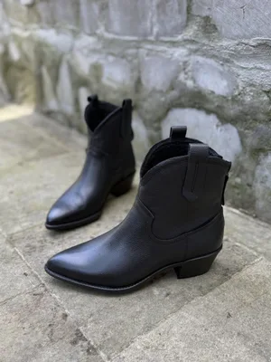 Czarne kowbojki Carmen — Konopka Shoes