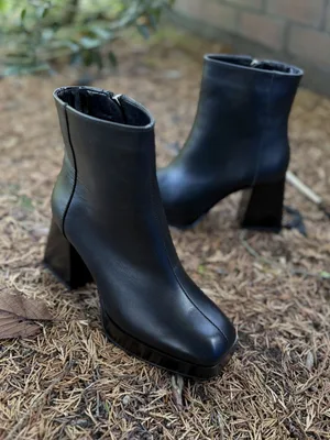 Czarne botki Isolde — Konopka Shoes