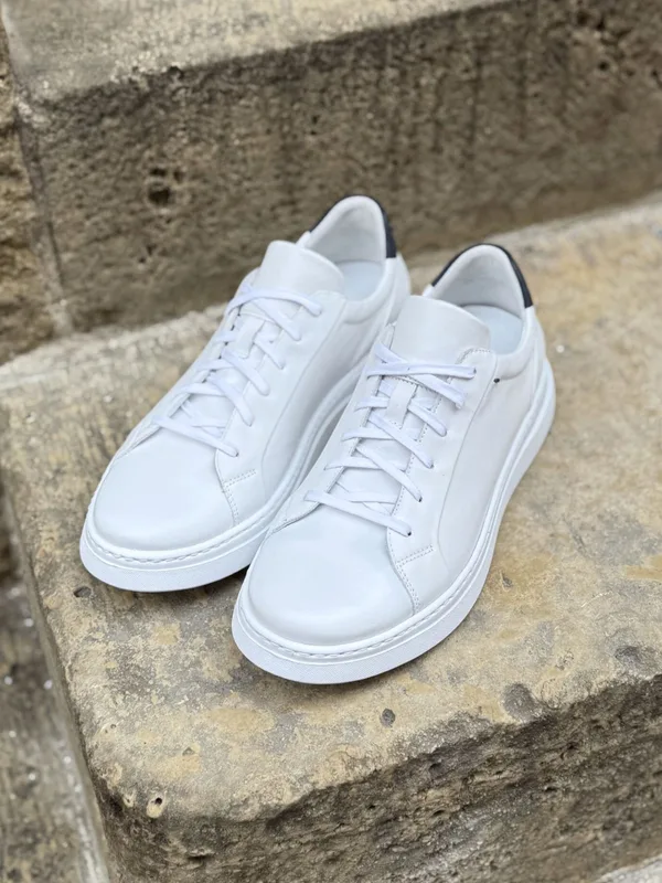 Białe sneakersy Liam — Konopka Shoes