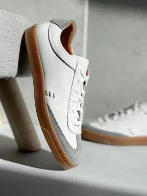 Białe sneakersy Casey — Konopka Shoes