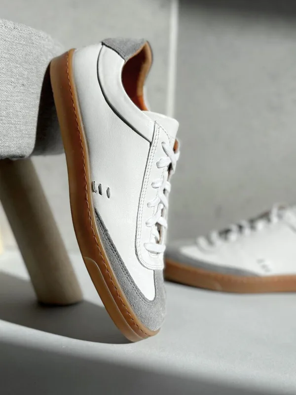 Białe sneakersy Casey — Konopka Shoes