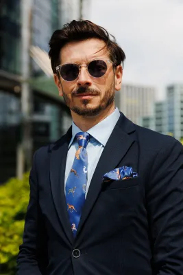 Krawat granatowy Charty — LOANI