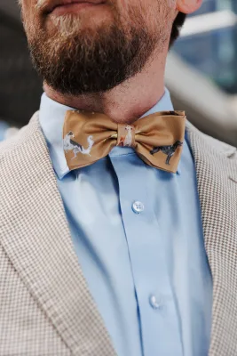 Muszka męska karmelowa Charty — LOANI