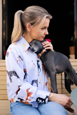 Satynowa koszula damska błękit krótka Charty — LOANI