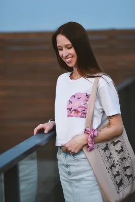 T shirt biały z kieszonką w charty crop — LOANI