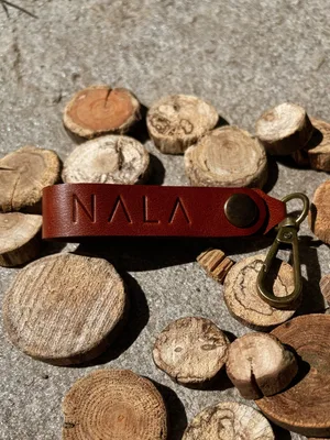 Breloczek / zawieszka do produktów , kolekcja " Szczyrk", kolor kasztanowy brąz, skóra naturalna — NALA