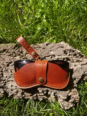 Pokrowiec na okulary, kolekcja „Szczyrk", kolor kasztanowy brąz, skóra naturalna — NALA