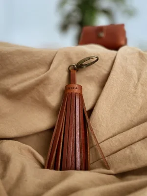 Breloczek "Chwost", kolekcja "Szczyrk", kolor brązowy, skóra naturalna — NALA