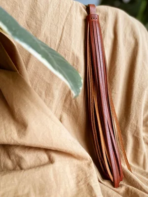 Breloczek "Chwost" długi, kolekcja "Szczyrk", kolor brązowy, skóra naturalna — NALA