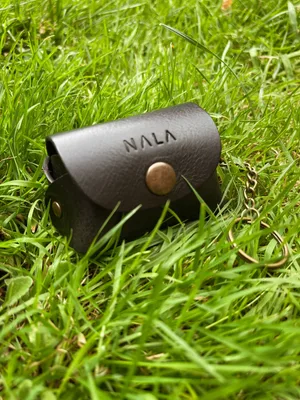 Pokrowiec na klucze, AIRpods'y, kolekcja "Katowice" kolor czarny / złoto, skóra naturalna — NALA