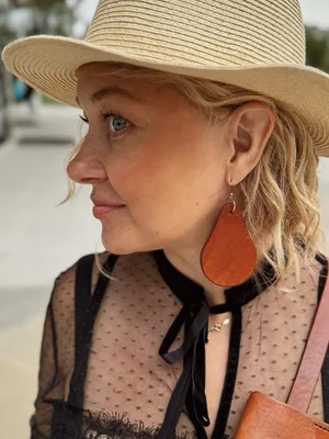 Kolczyki "Krople", kolekcja "Szczyrk", kolor kasztanowy, skóra naturalna — NALA