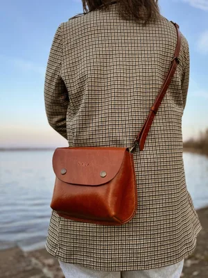 Listonoszka / nerka, kolekcja „Szczyrk", kolor kasztanowy, skóra naturalna — NALA