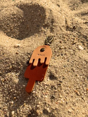 Breloczek "Lody na patyku", skóra naturalna — NALA