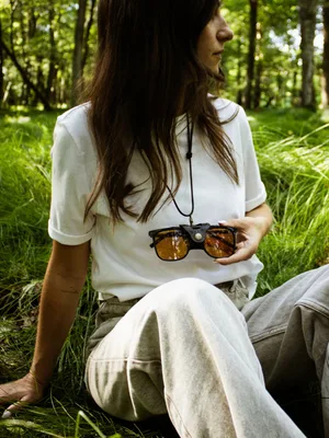 Klips na okulary, na rzemyku, kolekcja "Katowice", kolor czarny, skóra naturalna — NALA