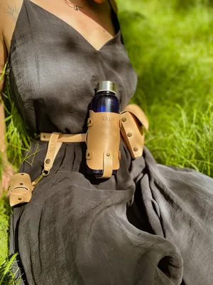 Pokrowiec na bidon na pasku, kolekcja "Łeba", kolor piaskowy, skóra naturalna — NALA