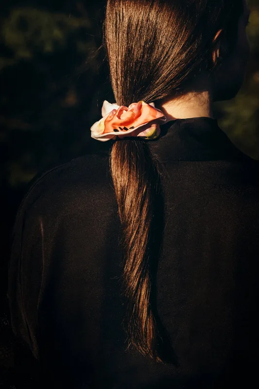 Satynowa gumka do włosów scrunchie – wiosenny print — Oh!Zuza