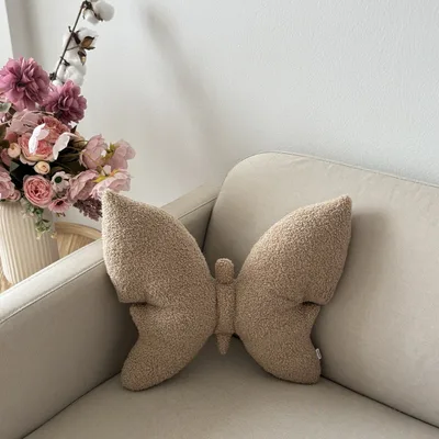 Poduszka dekoracyjna Motyl boucle beżowa — Poduszkownia