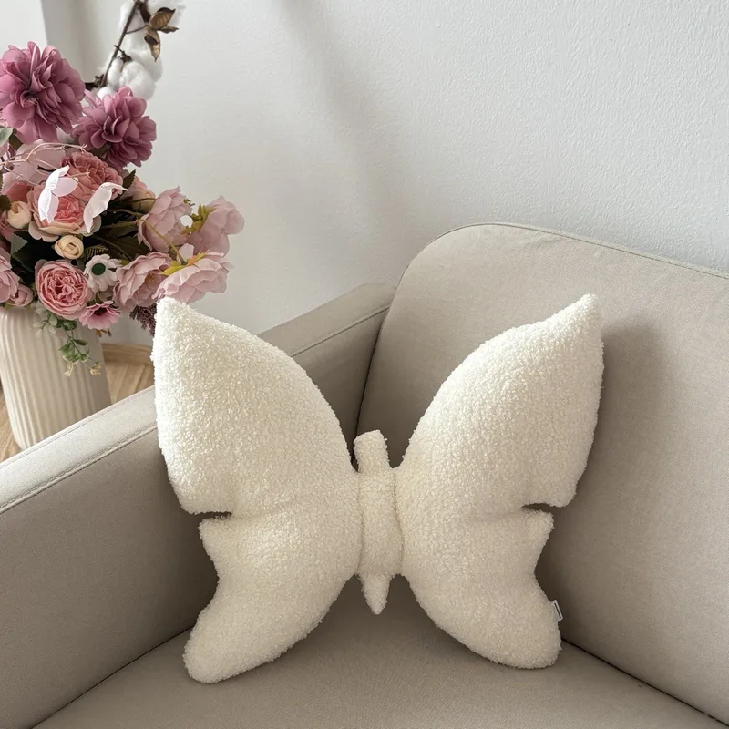 Poduszka dekoracyjna Motyl ecru boucle — Poduszkownia