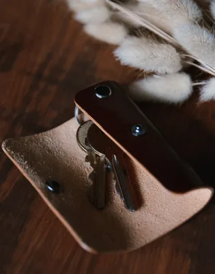 Skórzane etui na klucze – personalizacja — Poley Leather Design